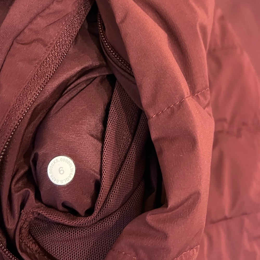 lululemon Down For It All Vest 6 Cassis GUC - Picture 4 of 5